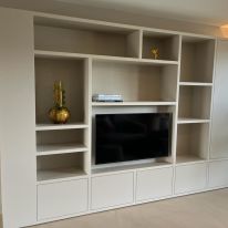 Maatkast afgewerkt in kleur Palladio krijtlak
