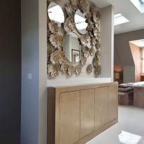Niswand: kast op maat / wanddecoratie