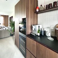 Keuken wandgedeelte met fraaie tegeltjes