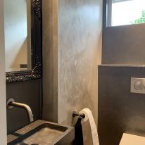 Toilet wanden in stuc-techniek