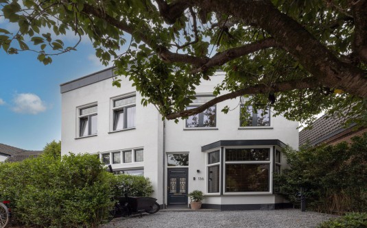 BUSSUM, schilderwerk en zithoek BUSSUM, schilderwerk en zithoek
